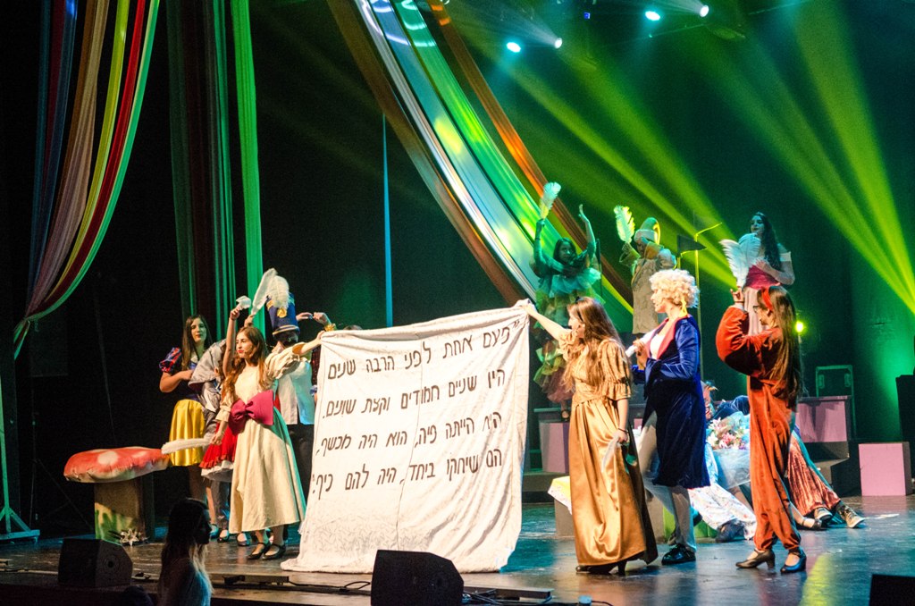 ללהקת הנוער "קול ראשון" דרושים למחזמר חדש בנים ובנות בכיתה ו' עד י"א