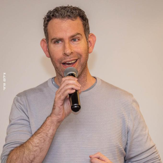 מסע בין המנונים